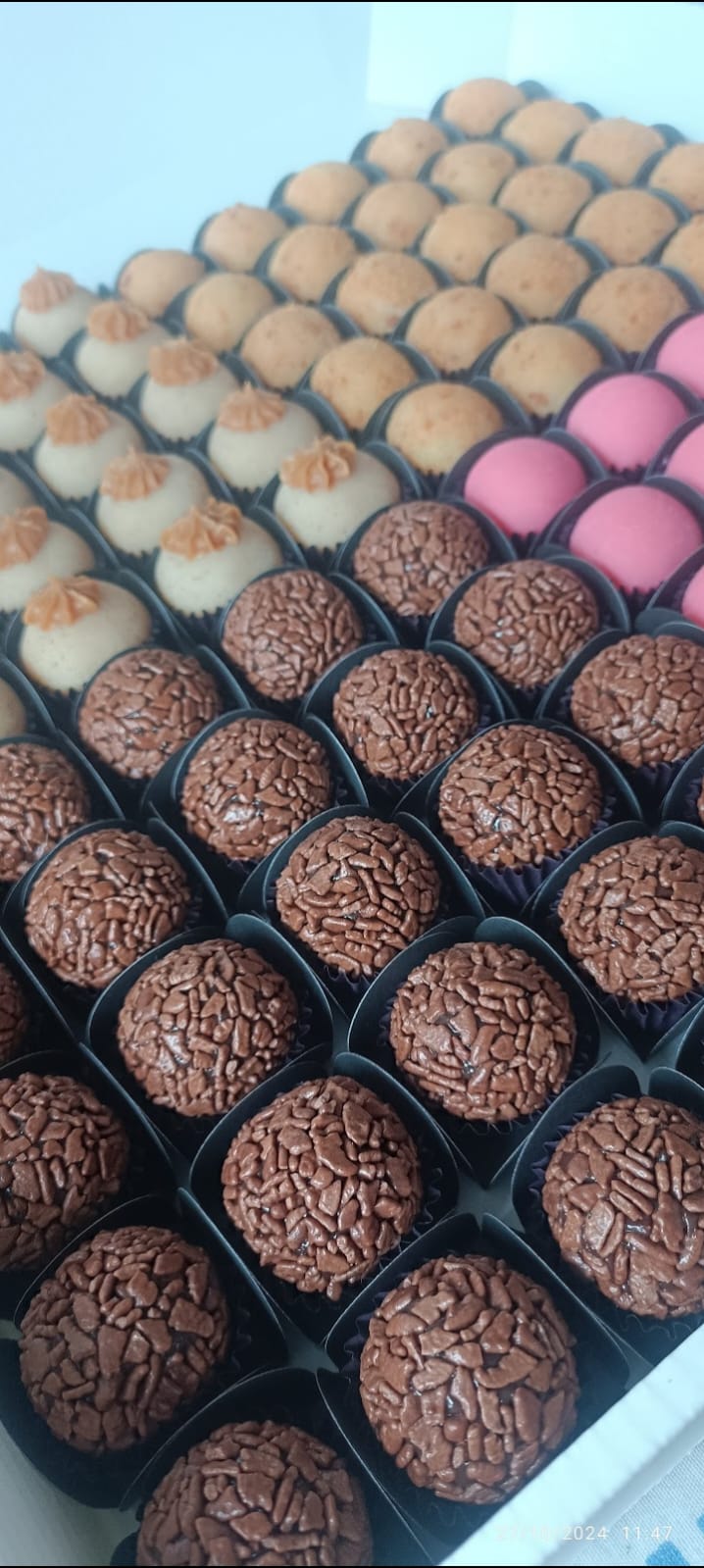 Seleção de brigadeiros para festas