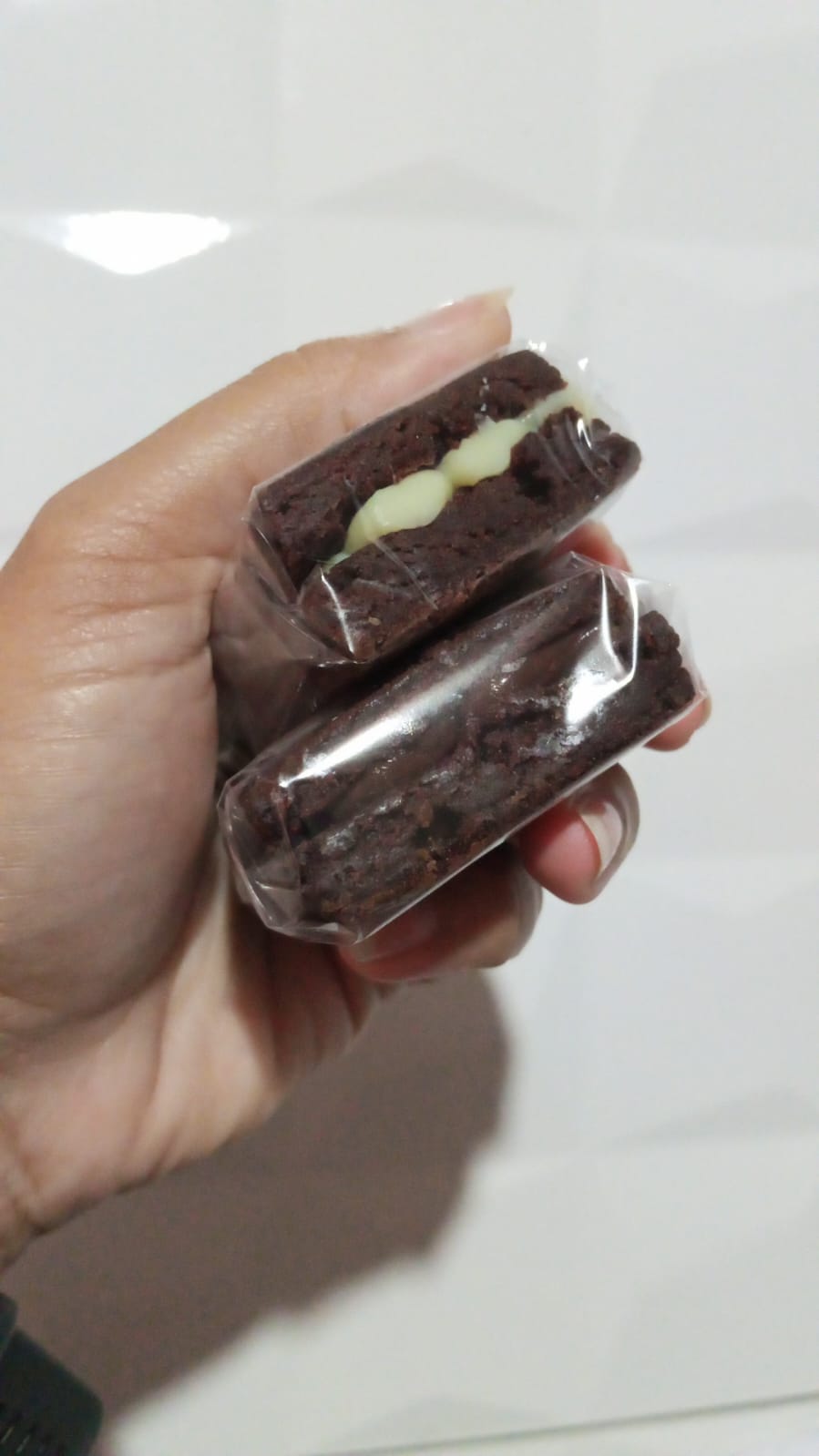 Mini brownies recheados e embalados individualmente