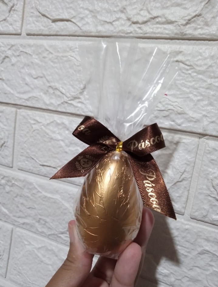 Ovo de chocolate artesanal embalado para presente