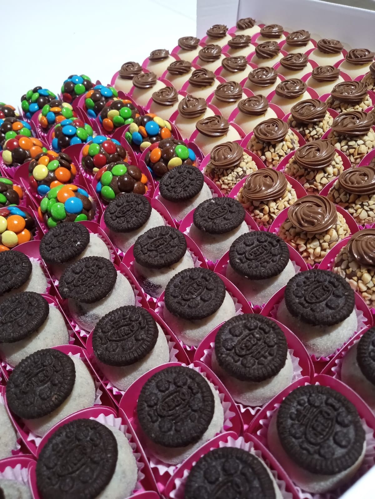 Brigadeiros de Oreo, Ninho, confete e castanhas