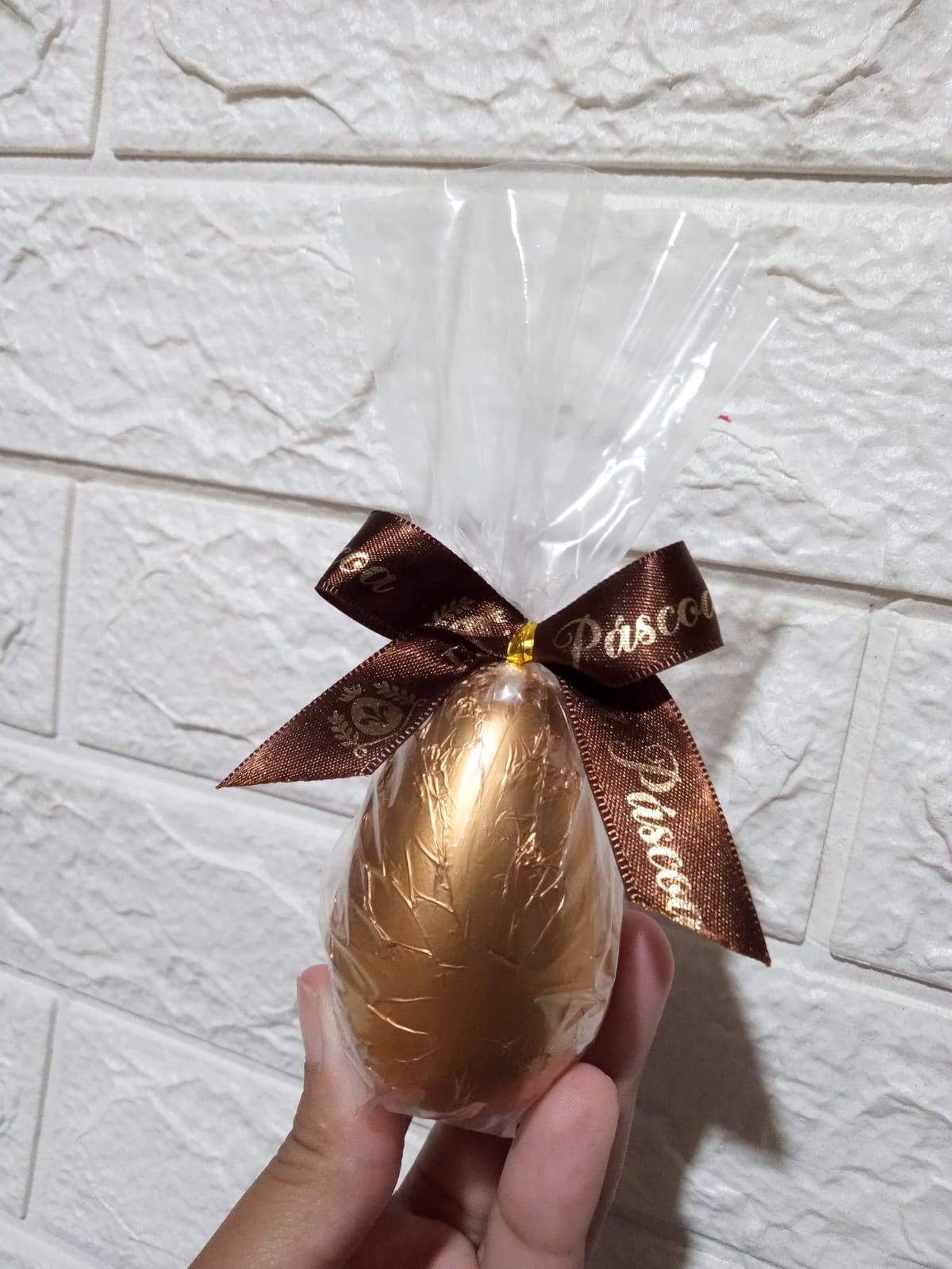 Ovo de chocolate artesanal embalado para presente